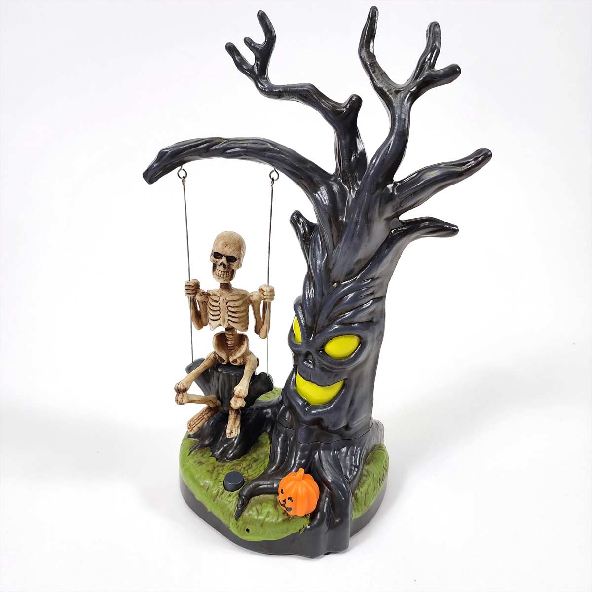 LEDムービングブランコガイコツオブジェ幅23×高さ31.3cm