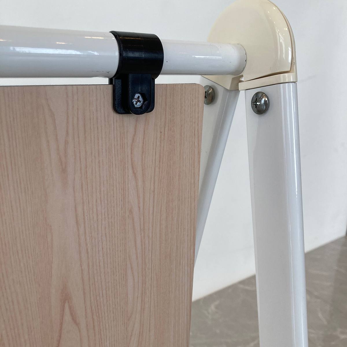 屋外スタンド看板〔ストエキオリジナル〕 ホワイト×木目調