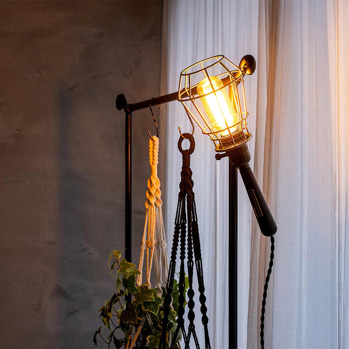 (4)コンセントタイプ シルバー 使用例