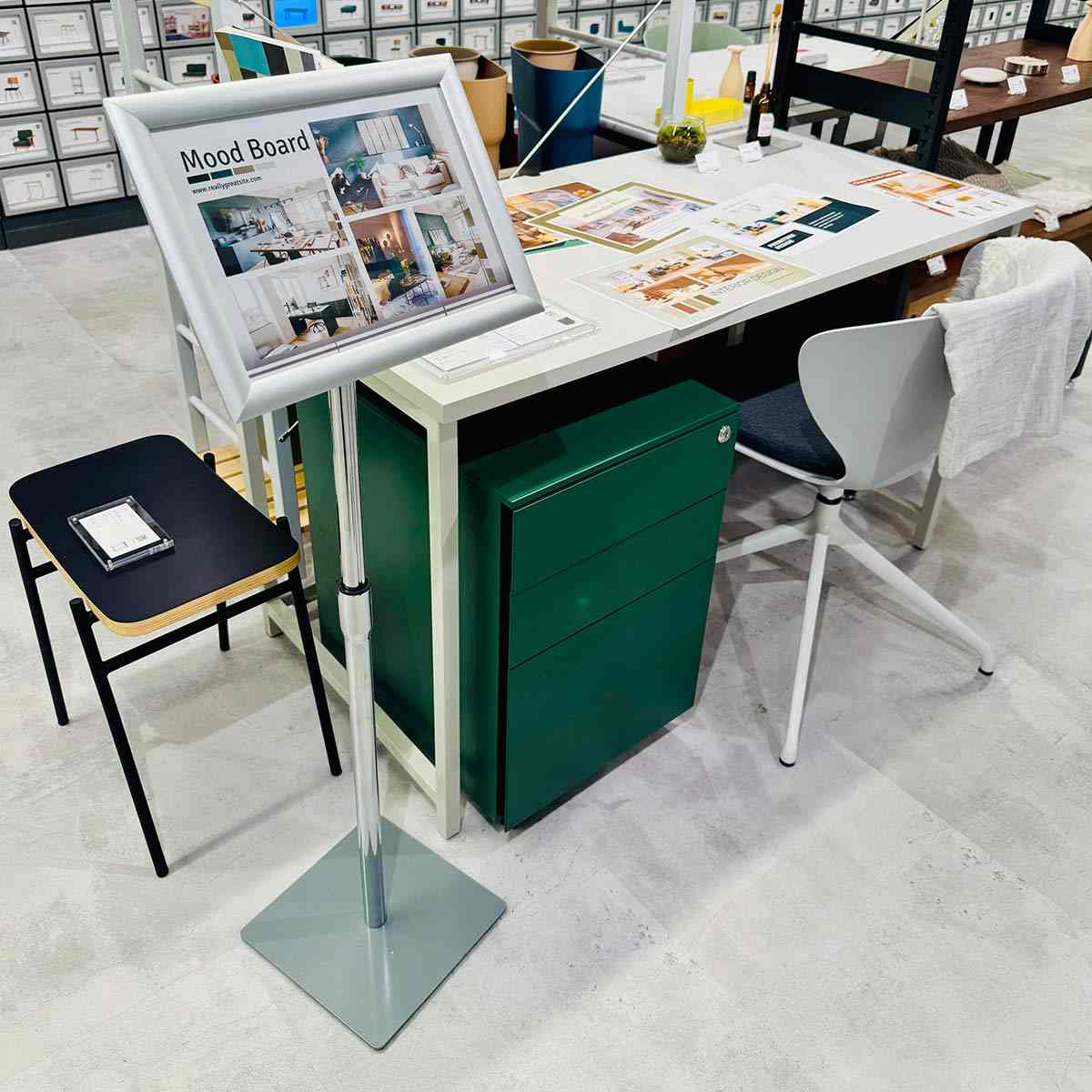 フロントオープンパネル付きスマートスタンド〔ストエキオリジナル