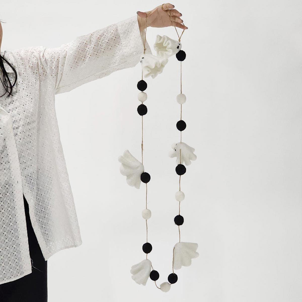 フェルトガーランド モノトーンゴースト185cm