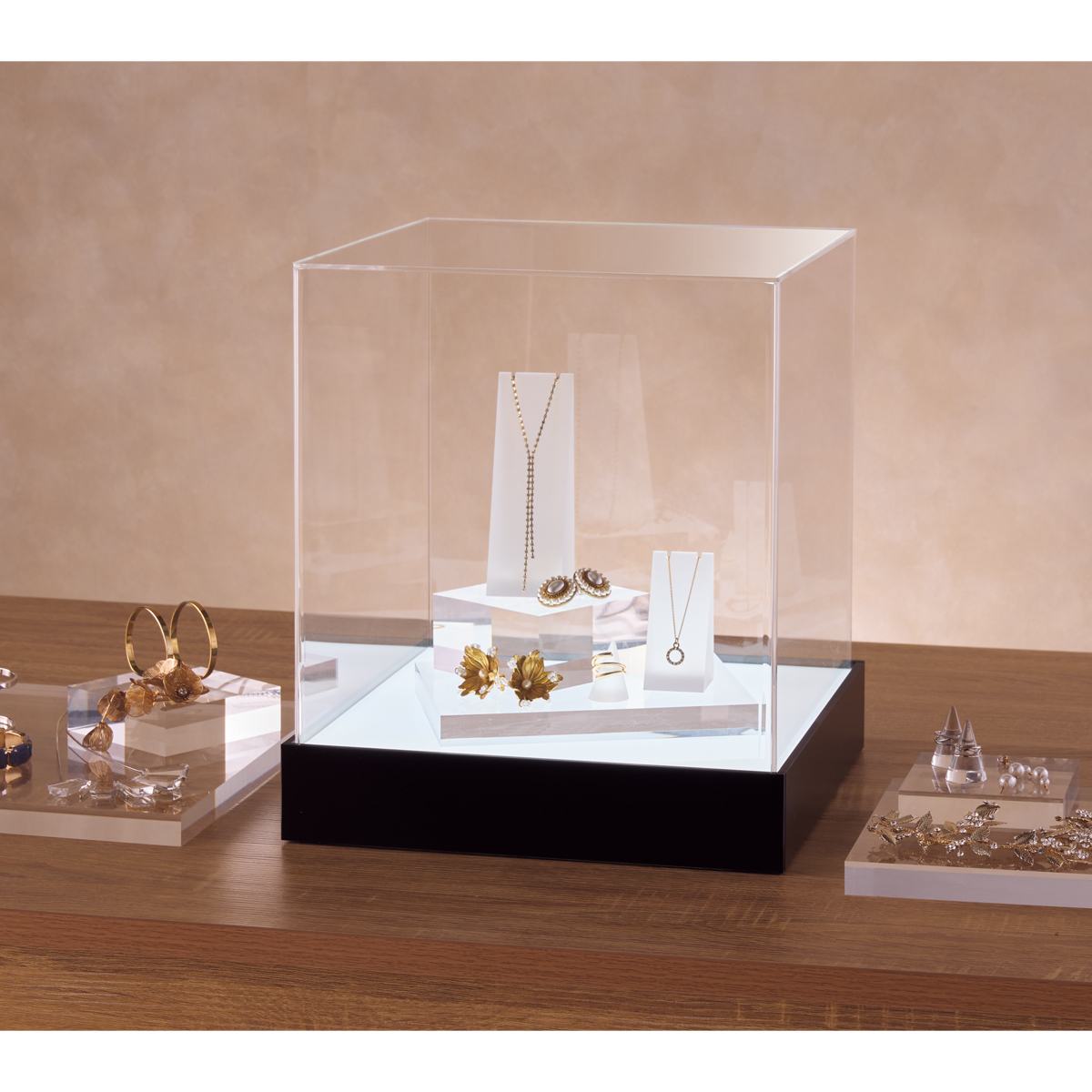 使用例 ※ステージ上のアクリルボックスは別売りです