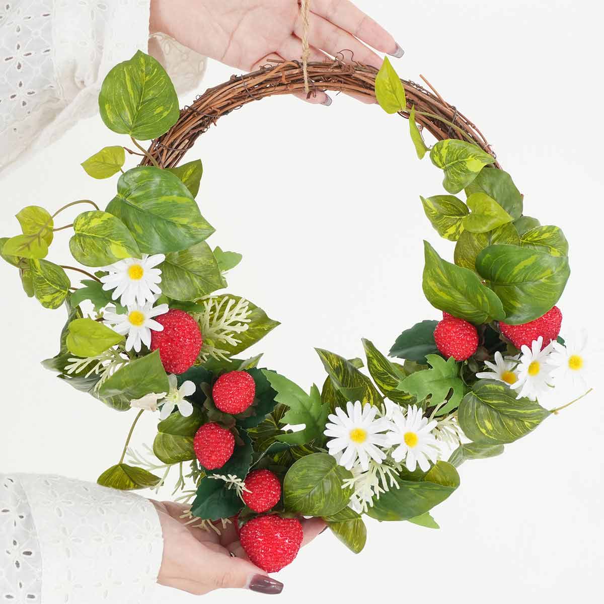 いちご造花リース32cm