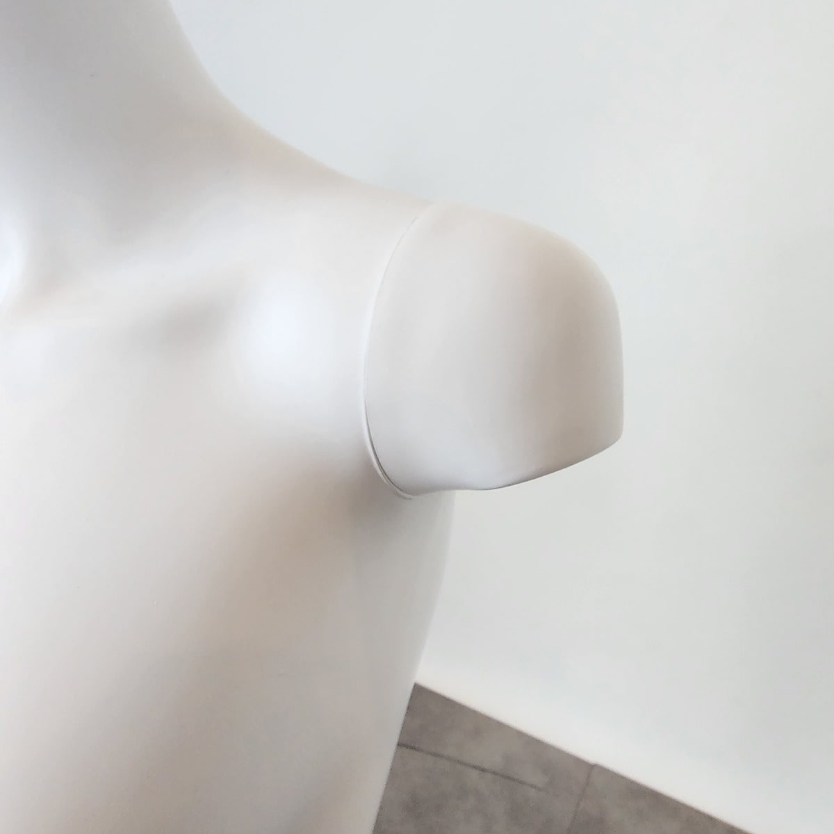 PP製 卓上婦人トルソー〔ストエキオリジナル〕 ホワイト