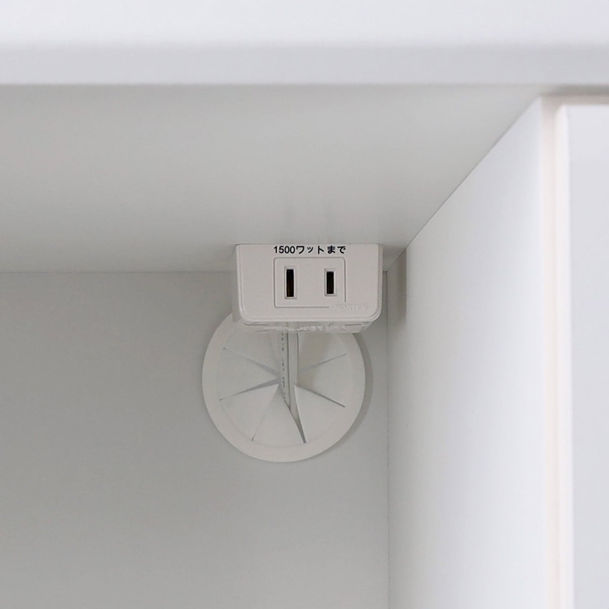 1口コンセント・配線孔付き