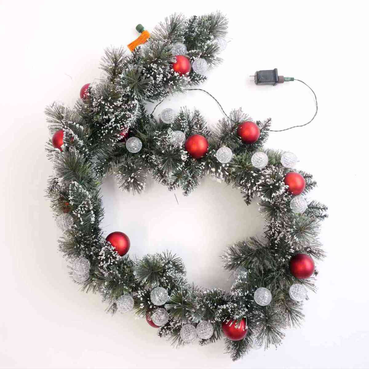 LEDボールライト付きデコレーションガーランド