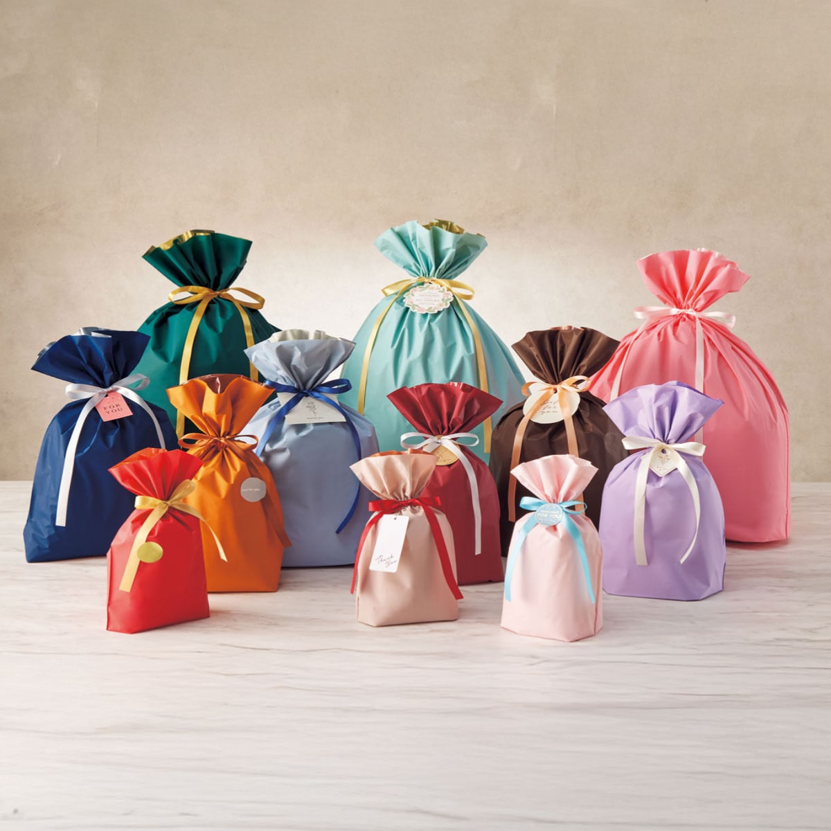 【20枚】梨地リボン付きギフトバッグ ピンク 幅31×高さ43[30]×底マチ12cm 