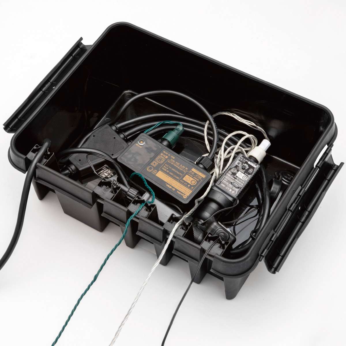 水やホコリから守るコンセントボックス