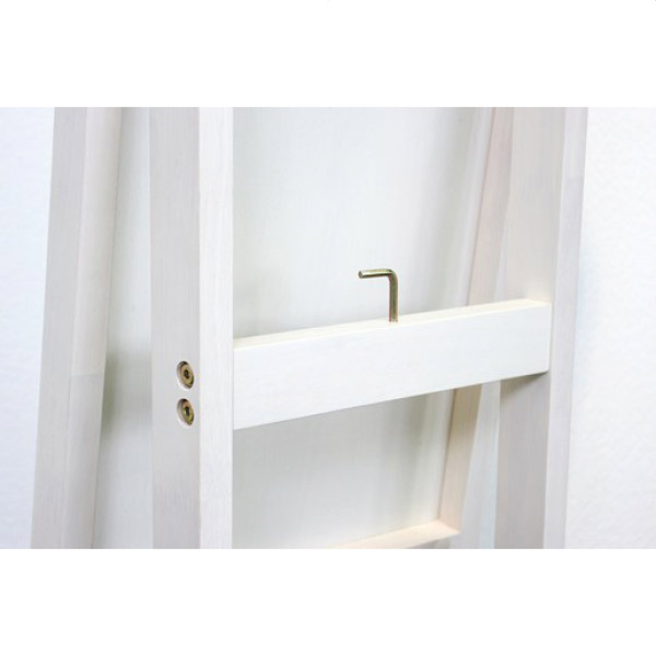 裏面に六角レンチを収納できます。