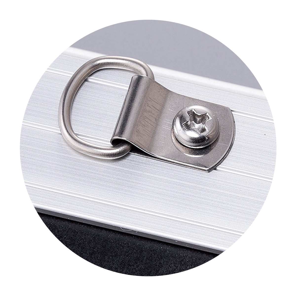 吊り金具アップ