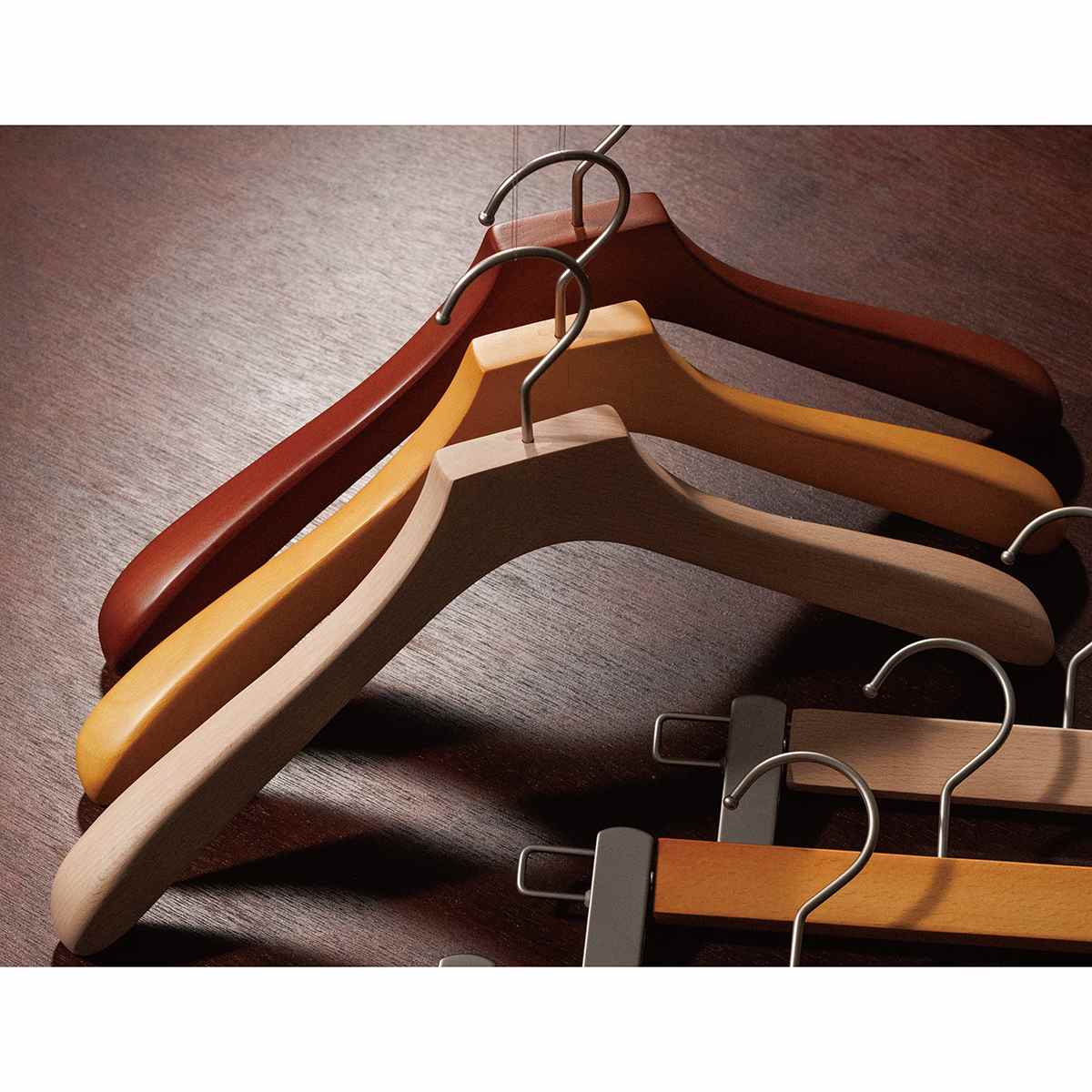 木製ハンガー(ブナ材)湾曲型 ブラウン〔ストエキオリジナル〕 幅38cm