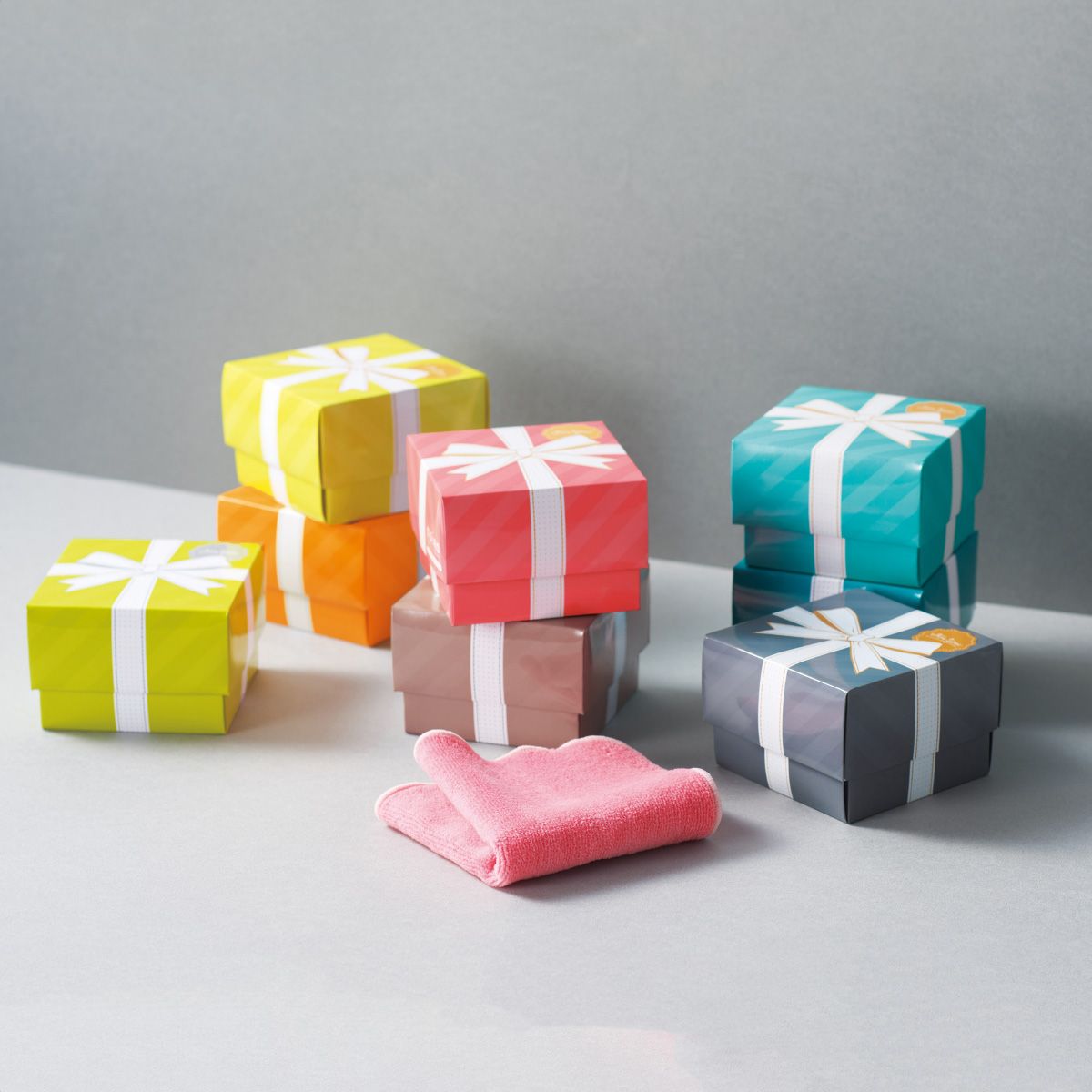 【120個】トイロ ギフトボックス入ハンカチタオル(10色アソート)