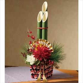 伝統的な門松 竹と花のアレンジメント 伝統的な門松 竹と花のアレンジメント 伝統的な門松 竹と花