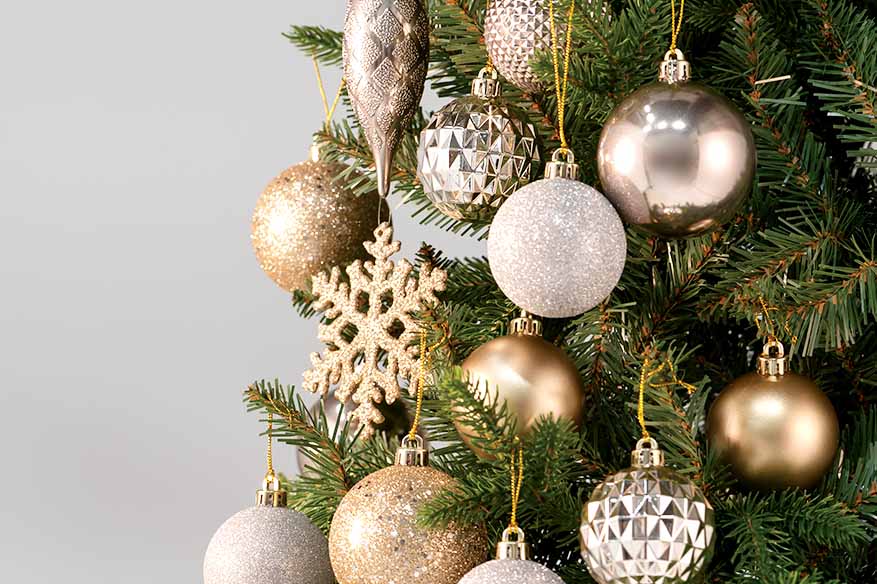 クリスマスツリーをおしゃれに飾り付けるコツ。クリスマスの雰囲気を